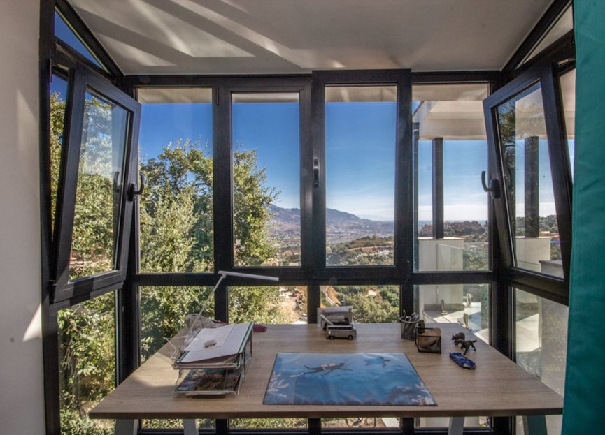 Resale - House - Detached Villa - Marbella - La Mairena