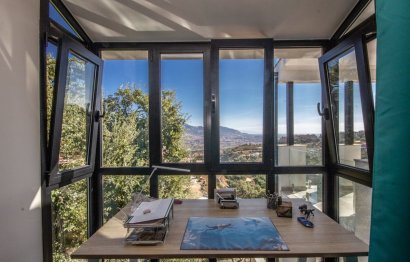 Resale - House - Detached Villa - Marbella - La Mairena