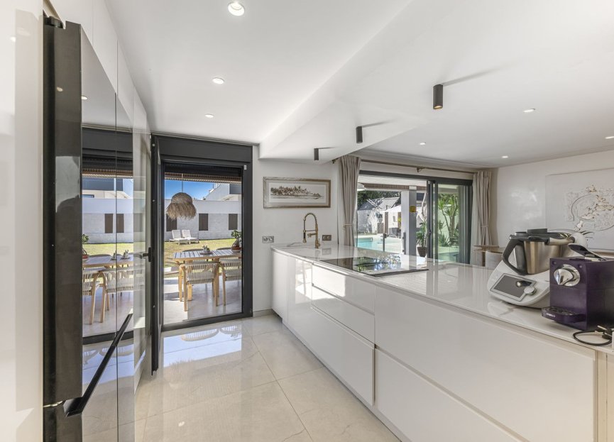 Resale - House - Detached Villa - Estepona - New Golden Mile