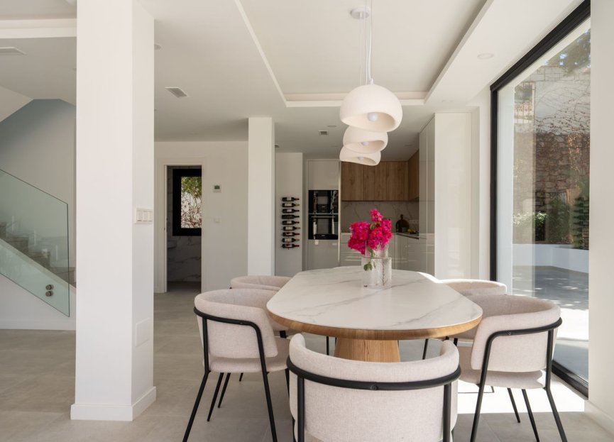 Resale - House - Detached Villa - Marbella - Nueva Andalucia