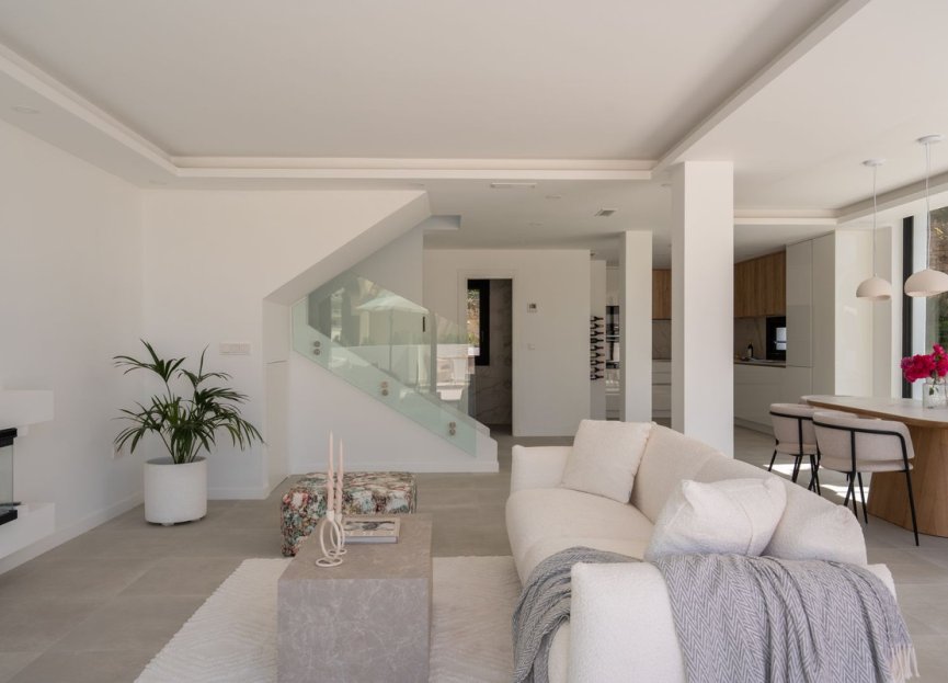 Resale - House - Detached Villa - Marbella - Nueva Andalucia