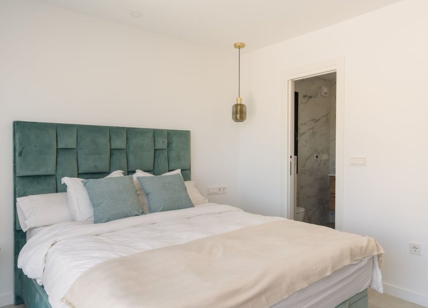 Resale - House - Detached Villa - Marbella - Nueva Andalucia