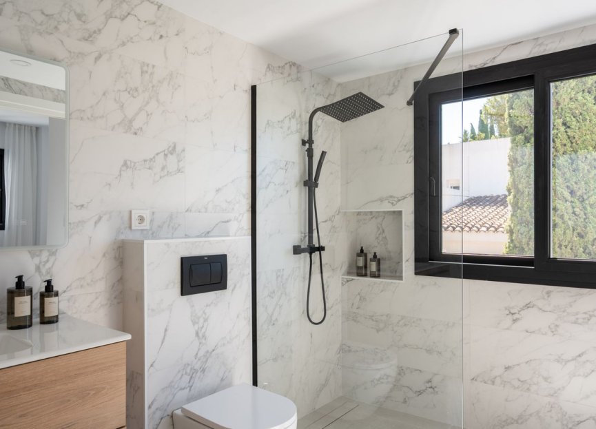 Resale - House - Detached Villa - Marbella - Nueva Andalucia