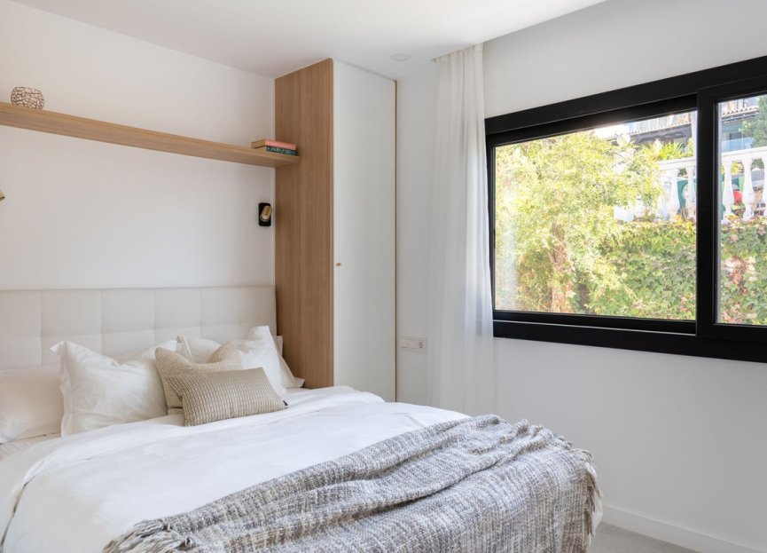 Resale - House - Detached Villa - Marbella - Nueva Andalucia