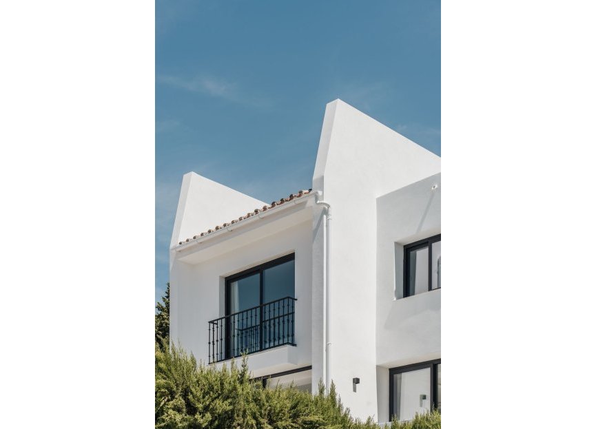 Resale - House - Detached Villa - Marbella - Nueva Andalucia