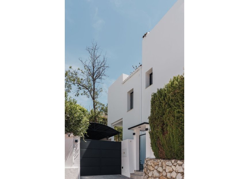Resale - House - Detached Villa - Marbella - Nueva Andalucia