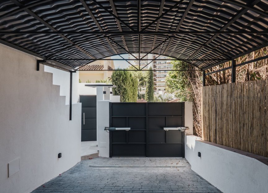 Resale - House - Detached Villa - Marbella - Nueva Andalucia