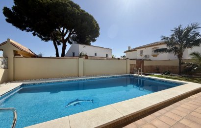 Resale - House - Detached Villa - Benalmádena - Benalmadena Centro