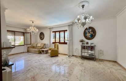 Resale - House - Detached Villa - Benalmádena - Benalmadena Centro