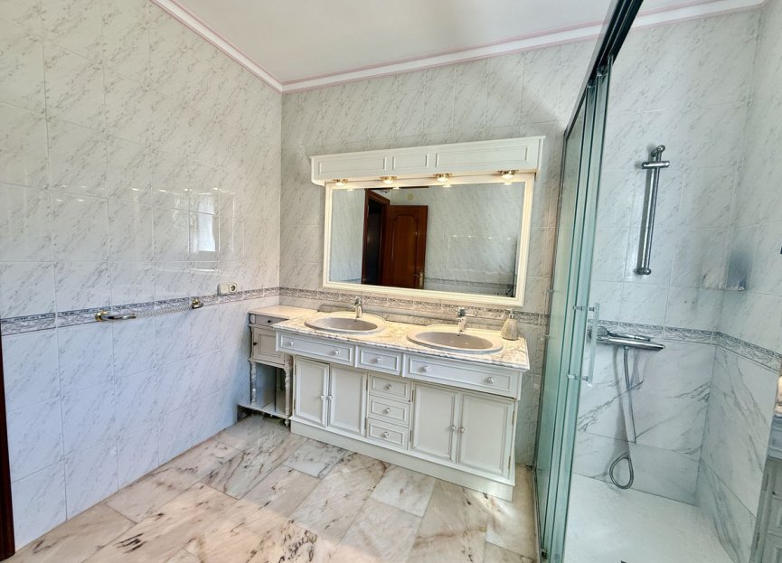 Resale - House - Detached Villa - Benalmádena - Benalmadena Centro