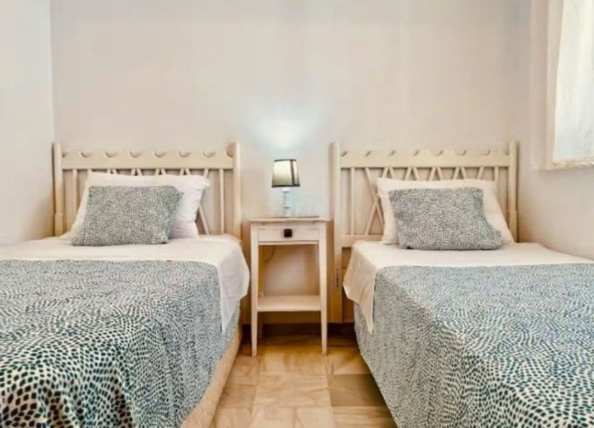 Resale - House - Detached Villa - Estepona - Estepona Centro