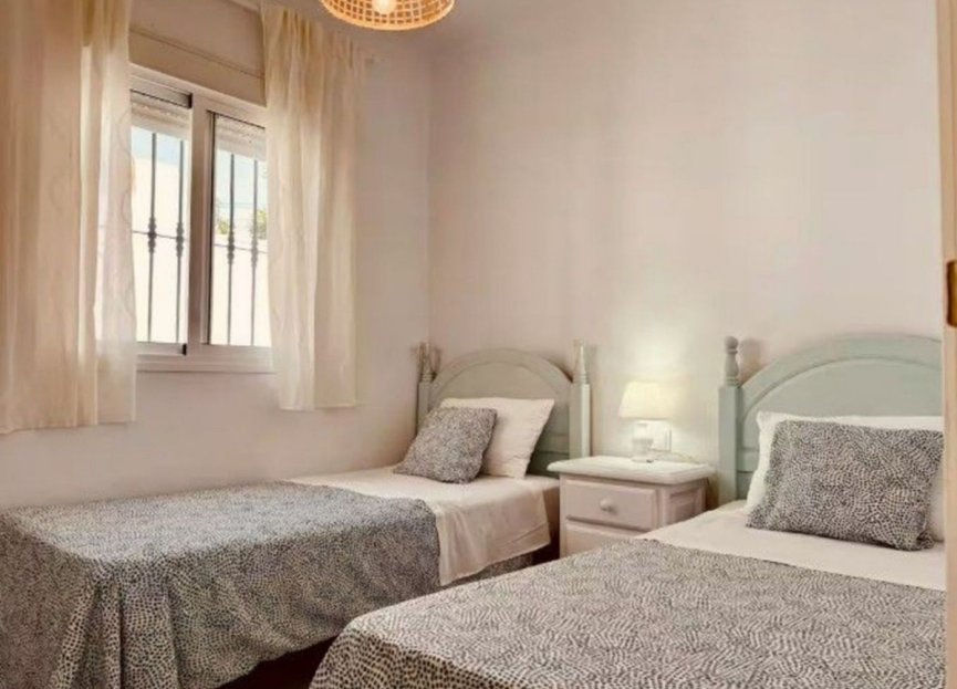 Resale - House - Detached Villa - Estepona - Estepona Centro