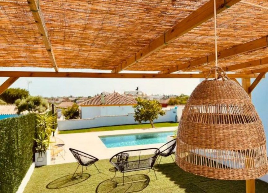 Resale - House - Detached Villa - Estepona - Estepona Centro