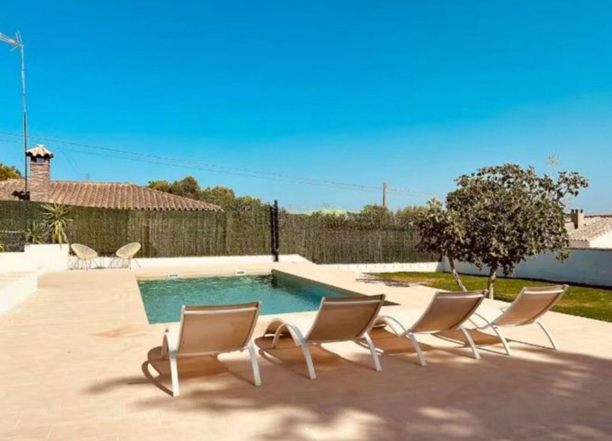 Resale - House - Detached Villa - Estepona - Estepona Centro