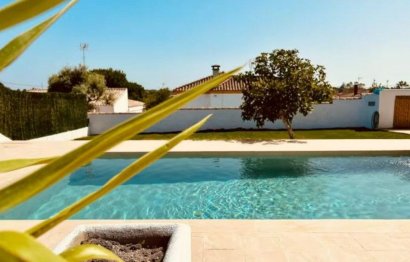 Resale - House - Detached Villa - Estepona - Estepona Centro