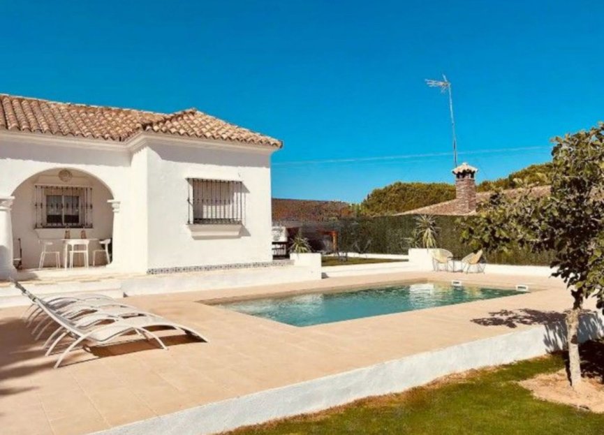 Resale - House - Detached Villa - Estepona - Estepona Centro