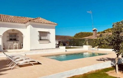 Resale - House - Detached Villa - Estepona - Estepona Centro