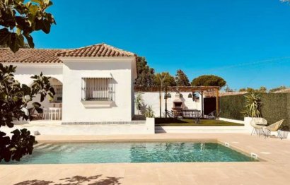 Resale - House - Detached Villa - Estepona - Estepona Centro