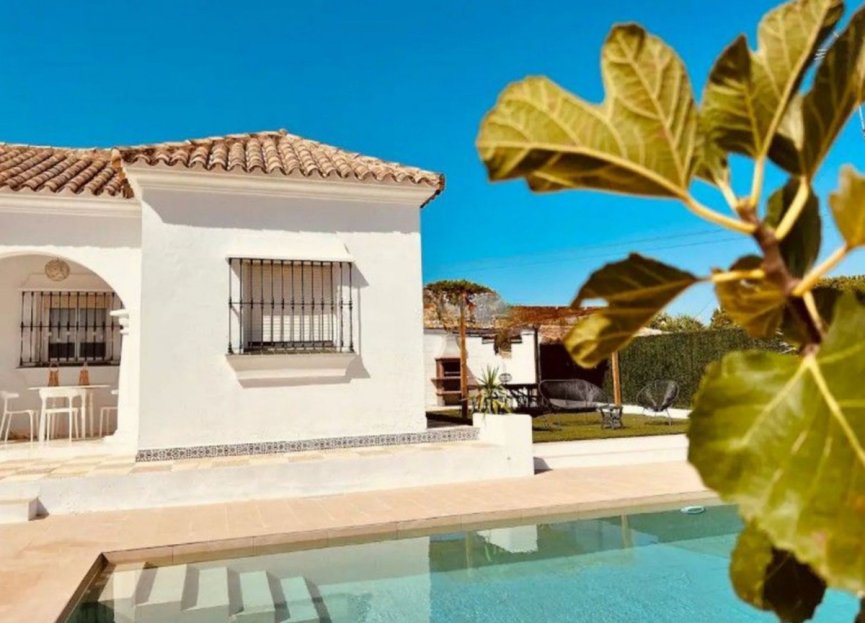 Resale - House - Detached Villa - Estepona - Estepona Centro