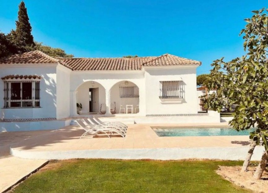 Resale - House - Detached Villa - Estepona - Estepona Centro