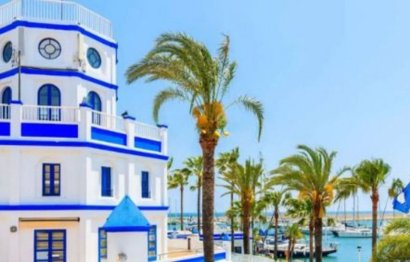 Resale - House - Detached Villa - Estepona - Estepona Centro