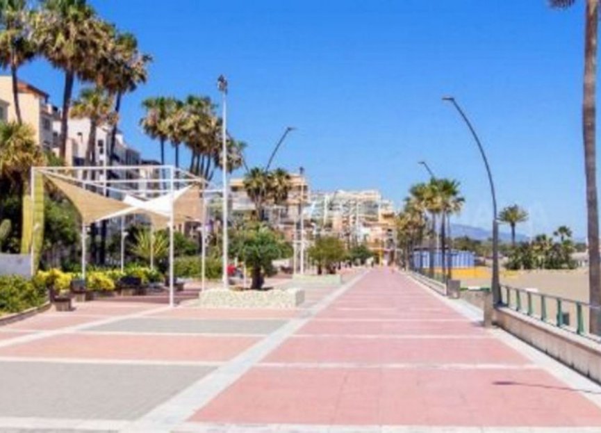 Resale - House - Detached Villa - Estepona - Estepona Centro