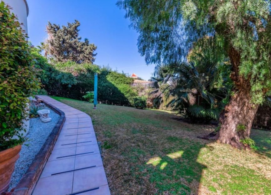 Resale - House - Detached Villa - Marbella - Nueva Andalucia