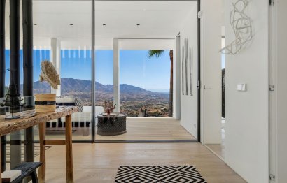 Resale - House - Detached Villa - Marbella - La Mairena