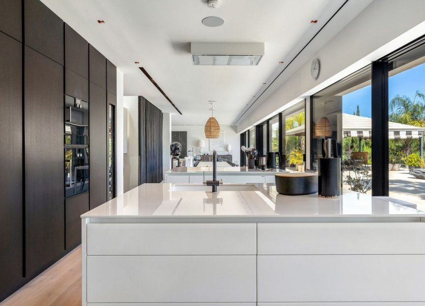 Resale - House - Detached Villa - Marbella - La Mairena