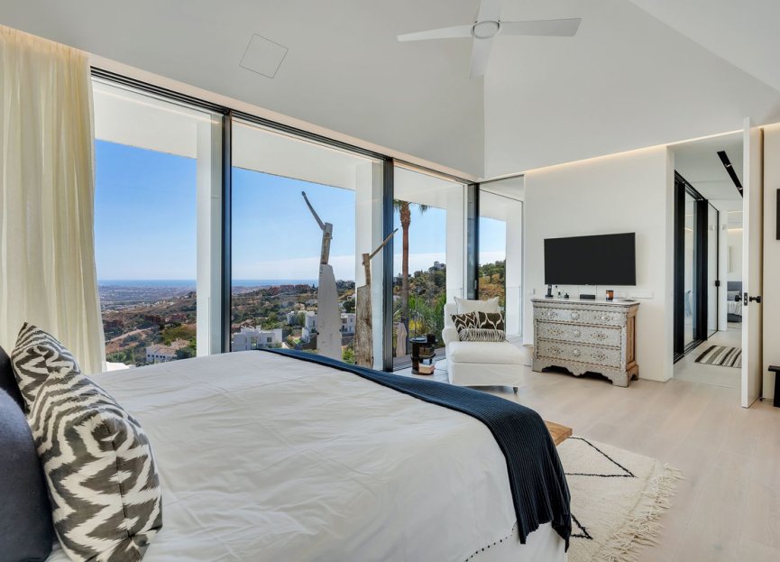 Resale - House - Detached Villa - Marbella - La Mairena