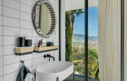 Resale - House - Detached Villa - Marbella - La Mairena