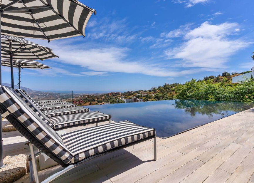 Resale - House - Detached Villa - Marbella - La Mairena