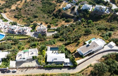 Resale - House - Detached Villa - Marbella - La Mairena