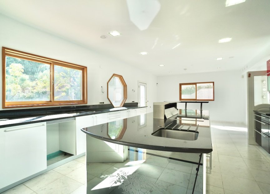 Reventa - House - Detached Villa - Benahavís - Benahavís Centro