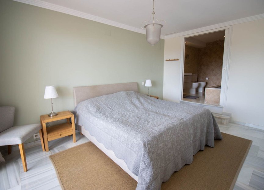 Resale - Apartment - Middle Floor Apartment - Marbella - Nueva Andalucia