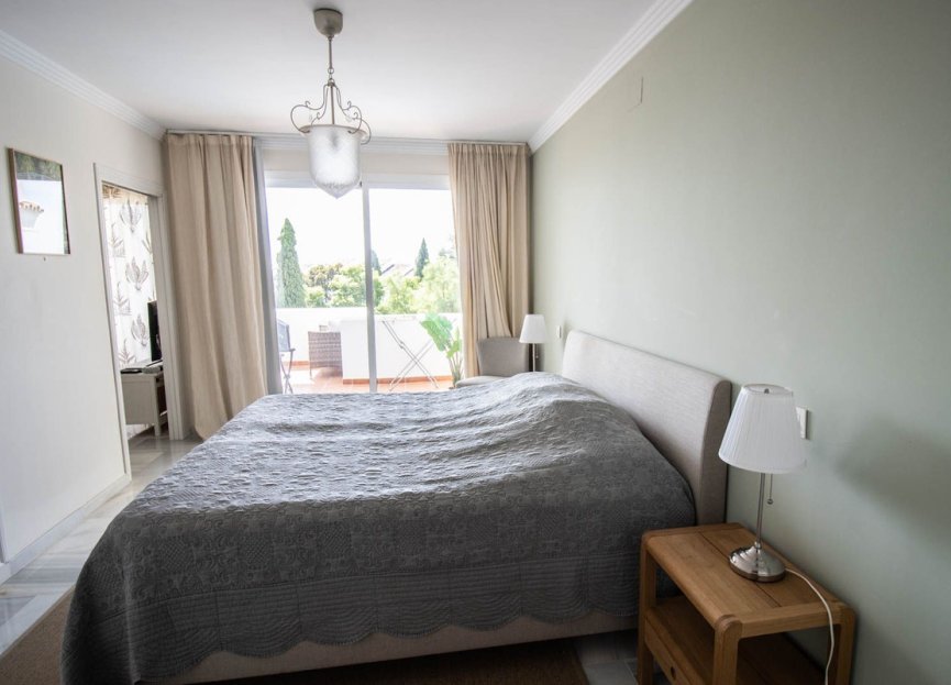 Resale - Apartment - Middle Floor Apartment - Marbella - Nueva Andalucia