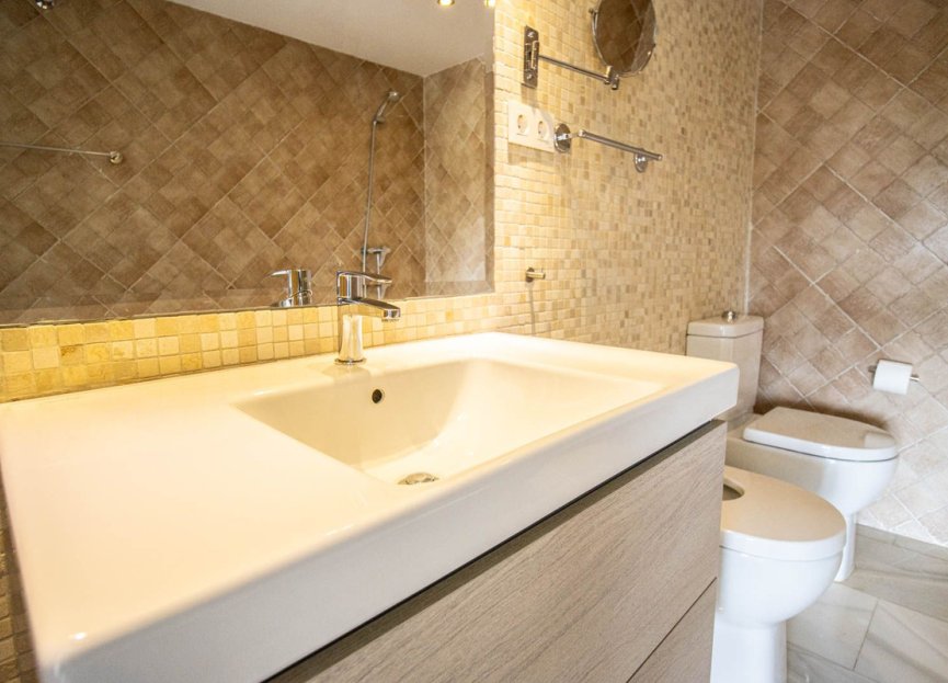 Resale - Apartment - Middle Floor Apartment - Marbella - Nueva Andalucia