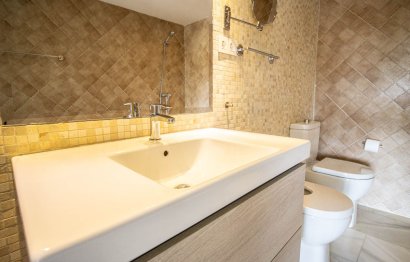 Resale - Apartment - Middle Floor Apartment - Marbella - Nueva Andalucia