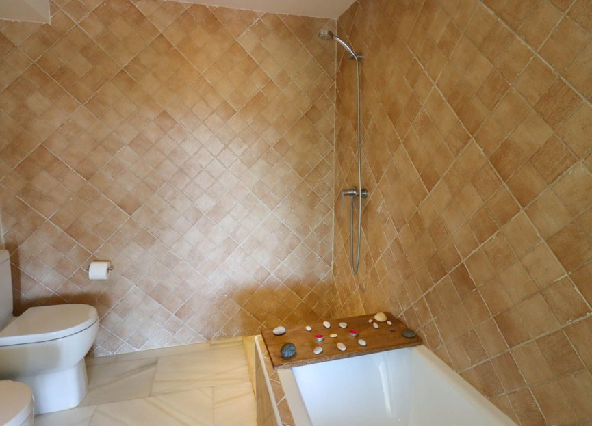 Resale - Apartment - Middle Floor Apartment - Marbella - Nueva Andalucia