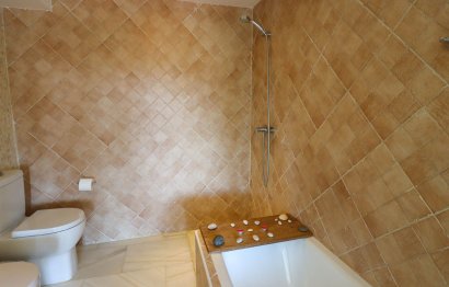 Resale - Apartment - Middle Floor Apartment - Marbella - Nueva Andalucia