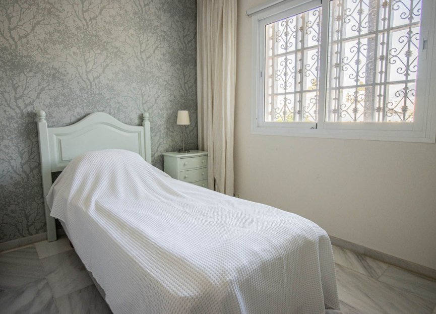 Resale - Apartment - Middle Floor Apartment - Marbella - Nueva Andalucia