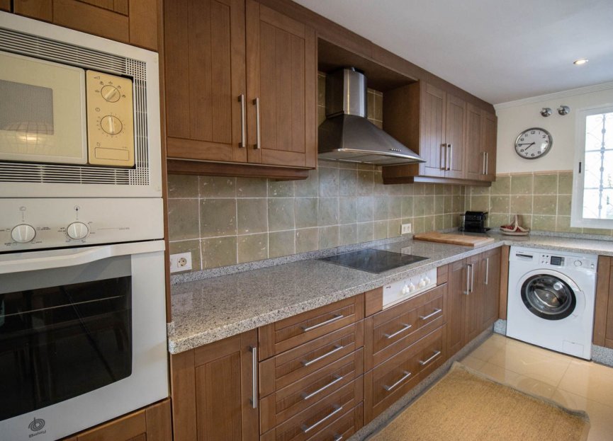 Resale - Apartment - Middle Floor Apartment - Marbella - Nueva Andalucia