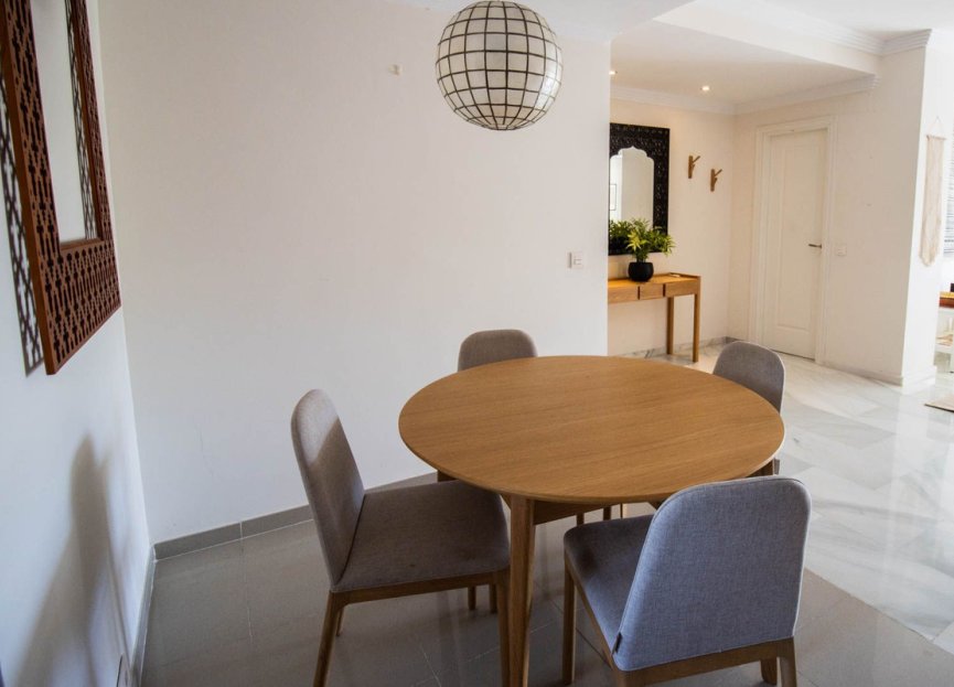 Resale - Apartment - Middle Floor Apartment - Marbella - Nueva Andalucia