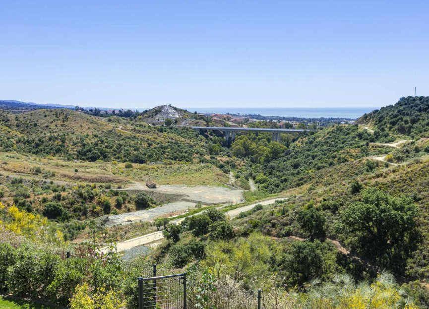 Resale - Apartment - Middle Floor Apartment - Benahavís - Benahavís Centro