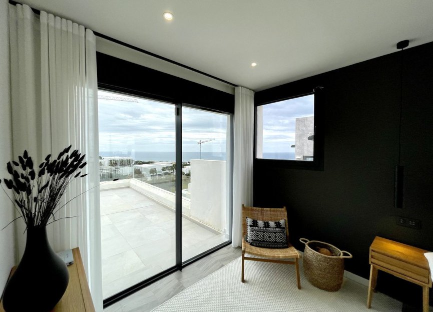 Resale - House - Semi-Detached House - Marbella - Cabopino