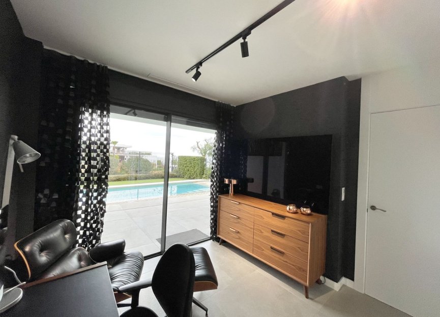 Resale - House - Semi-Detached House - Marbella - Cabopino