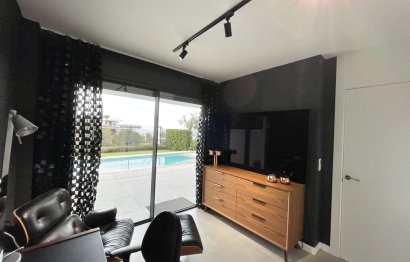 Resale - House - Semi-Detached House - Marbella - Cabopino