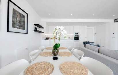 Resale - Apartment - Middle Floor Apartment - Estepona - Estepona Centro