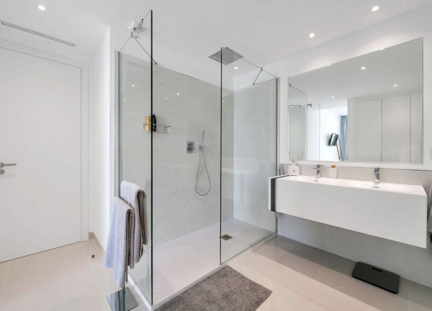 Resale - Apartment - Middle Floor Apartment - Estepona - Estepona Centro