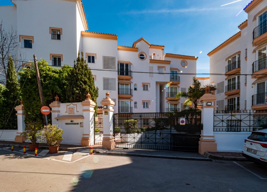 Resale - Apartment - Middle Floor Apartment - Marbella - Puerto Banús